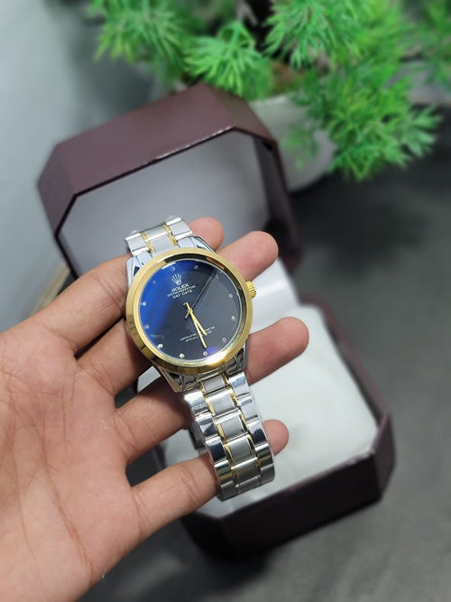 A luxurious two-tone Rolex-style timepiece